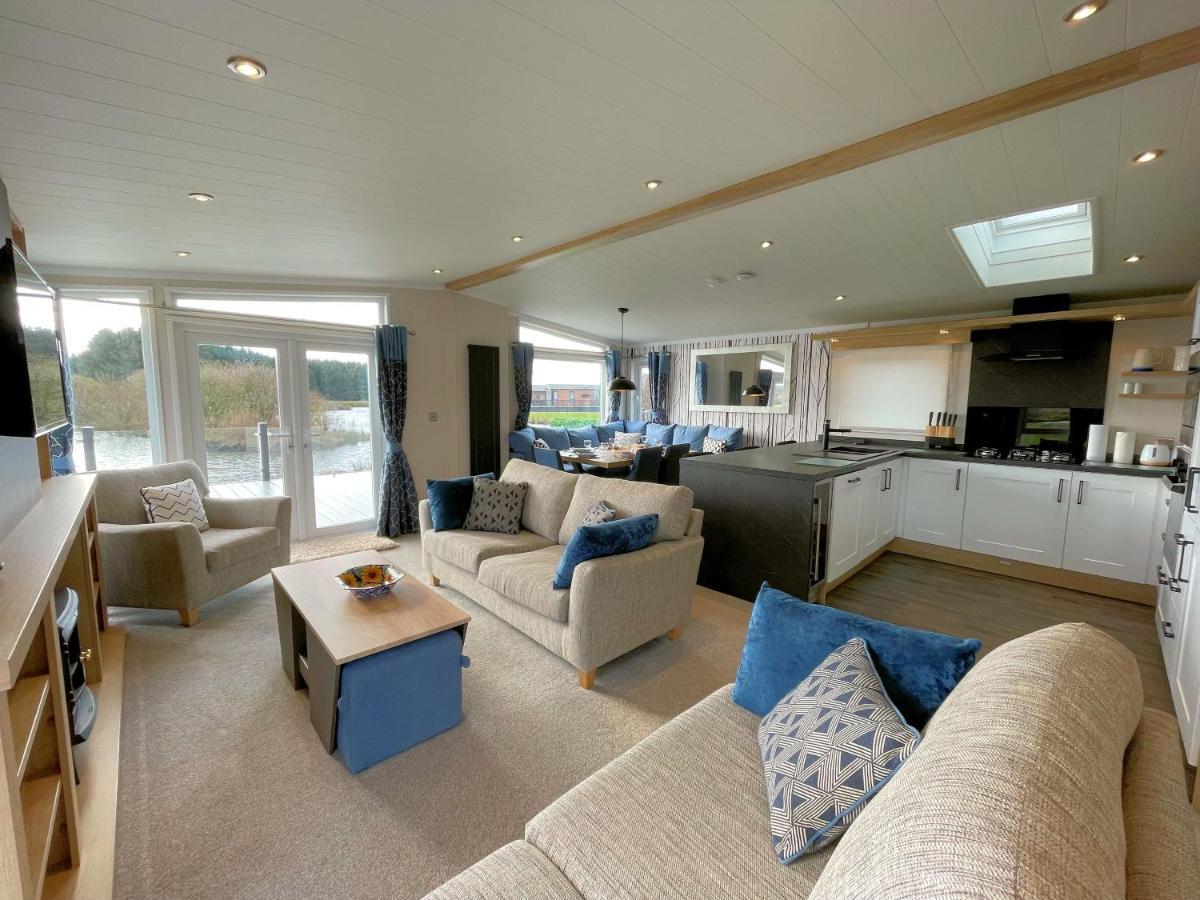 Luxury Lakeside Lodge With Htub Beautiful Views Annan Exteriér fotografie