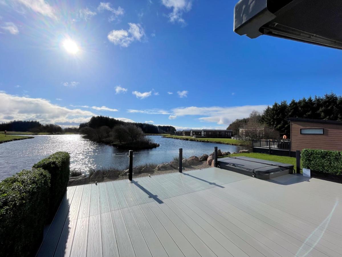 Luxury Lakeside Lodge With Htub Beautiful Views Annan Exteriér fotografie