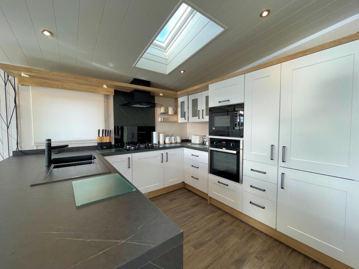 Luxury Lakeside Lodge With Htub Beautiful Views Annan Exteriér fotografie
