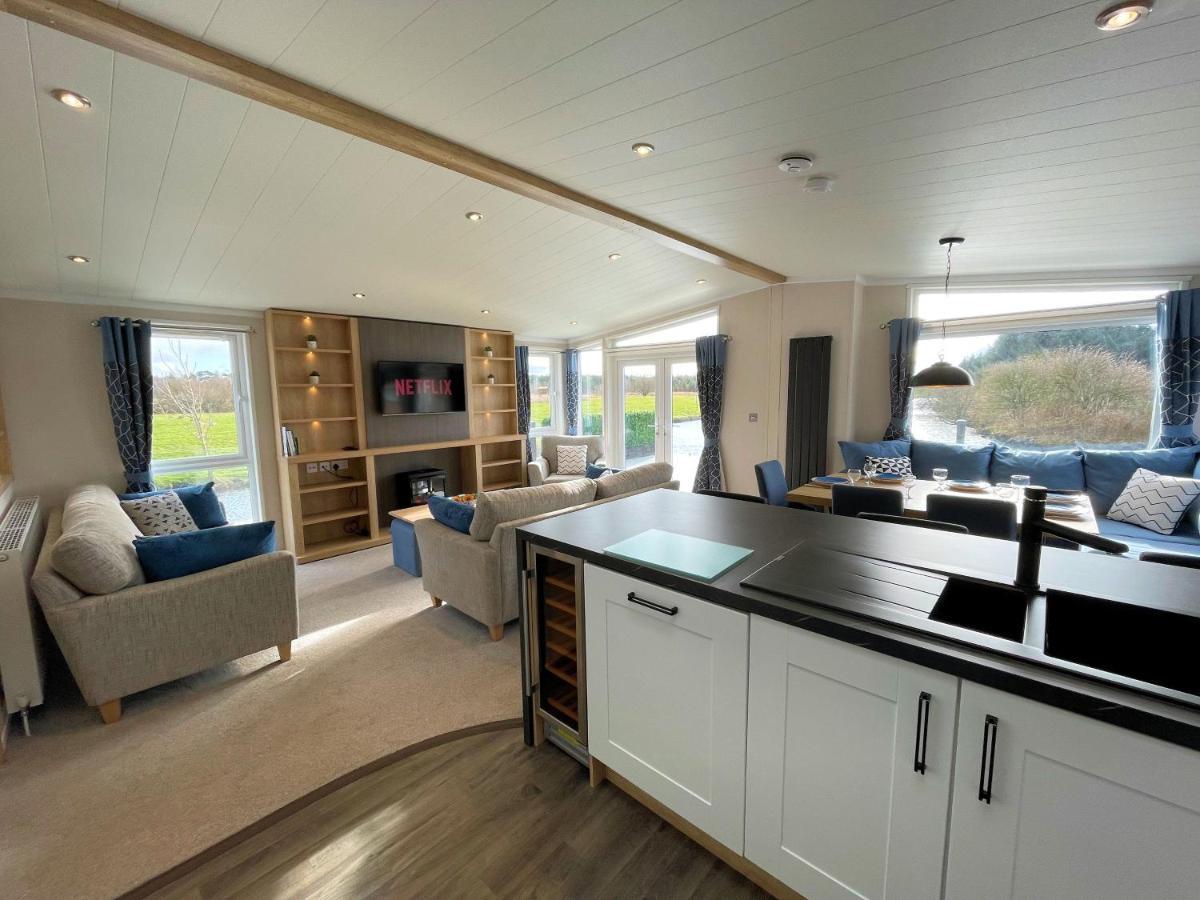Luxury Lakeside Lodge With Htub Beautiful Views Annan Exteriér fotografie