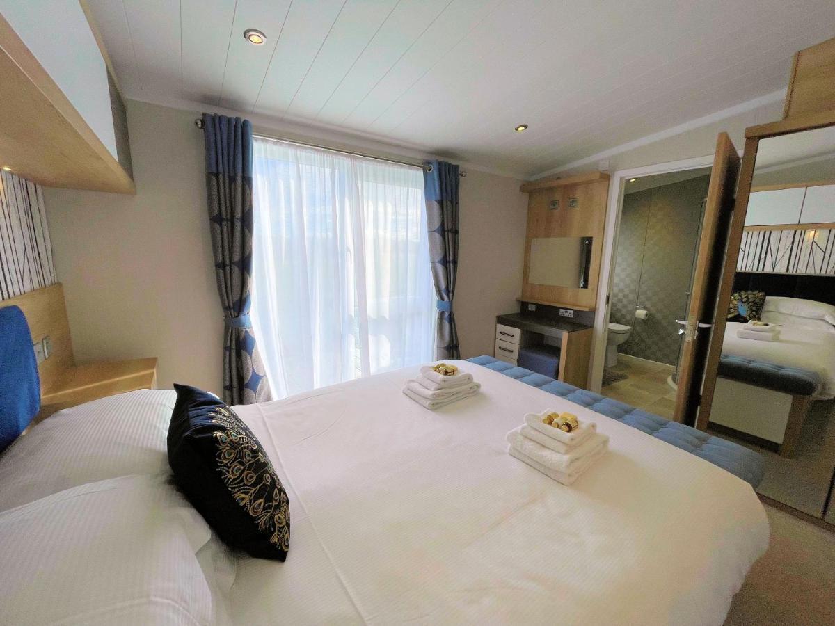 Luxury Lakeside Lodge With Htub Beautiful Views Annan Exteriér fotografie