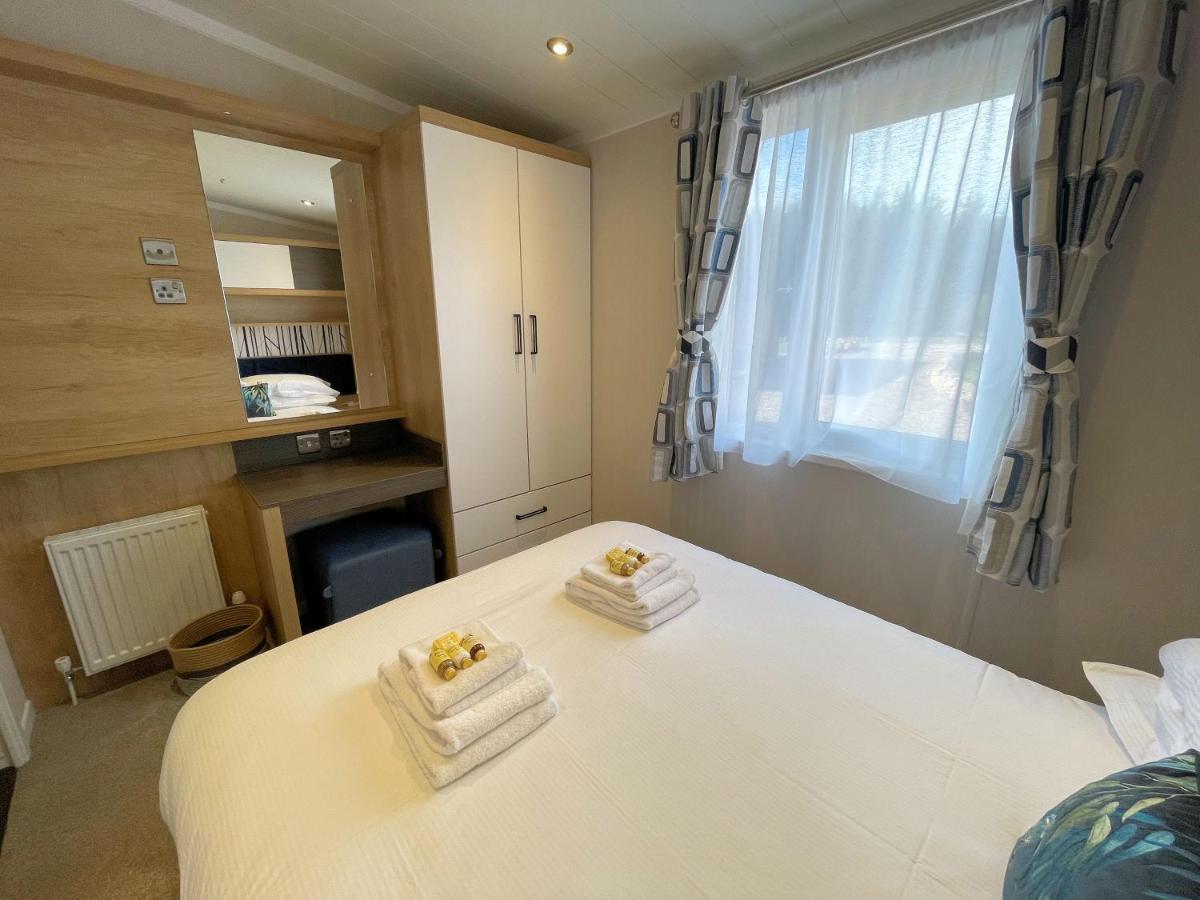 Luxury Lakeside Lodge With Htub Beautiful Views Annan Exteriér fotografie