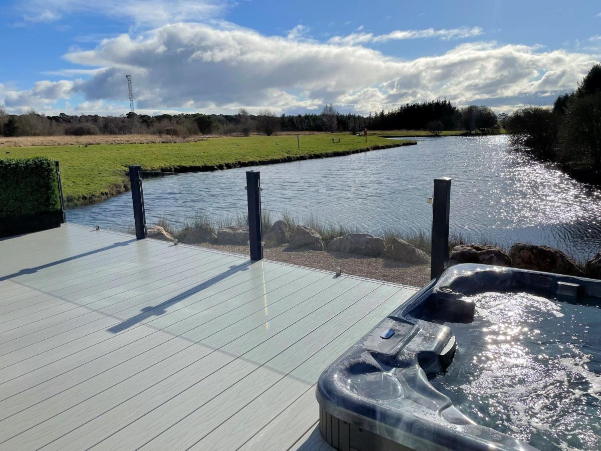 Luxury Lakeside Lodge With Htub Beautiful Views Annan Exteriér fotografie